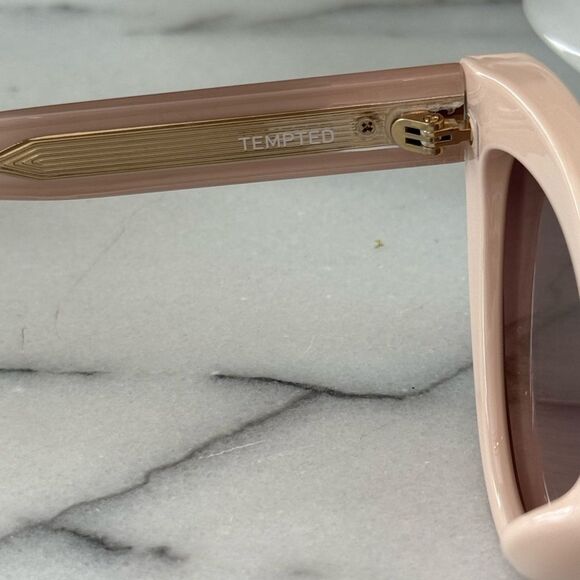 NWT Quay TEMPTED - Picture 6 of 7